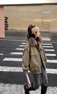 大狐狸毛领拉绒派克服图片