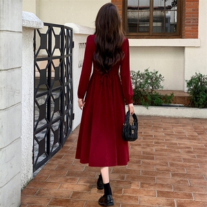 复古法式方领收腰连衣裙女2025秋季新款高级感中长款裙子图片