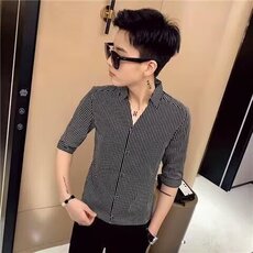 黑色