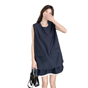 高级通勤风穿搭藏蓝色无袖背心套装女夏超火巨好看气质短裤两件套图片