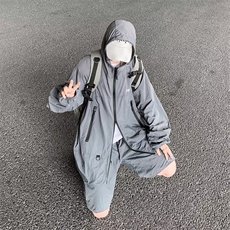 灰色