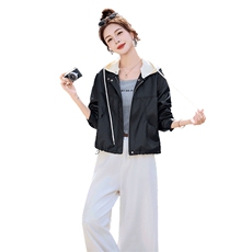 短外套女2026春秋新款时尚洋气减龄妈妈高级感连帽可脱卸夹克上衣，女装皮衣，江南女神