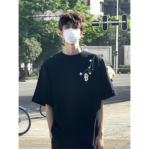 音得物 210克现货宽松纯棉美式潮牌印花落肩袖纯棉T恤AT21130图片