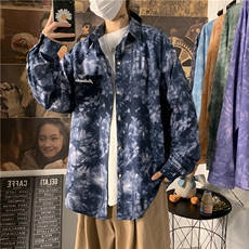 深蓝色