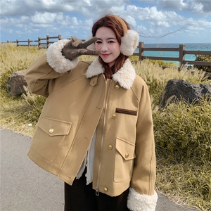 卡其色羊羔毛领拼接短款派克羽绒服女2025冬季小个子加厚保暖外套图片