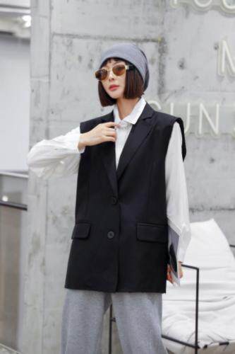 新款后背刺绣毛边马甲，女装马夹，C&B