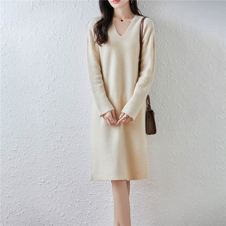 2025年秋季休闲风中长款长袖V领连衣裙，女装连衣裙，绒汀羊绒