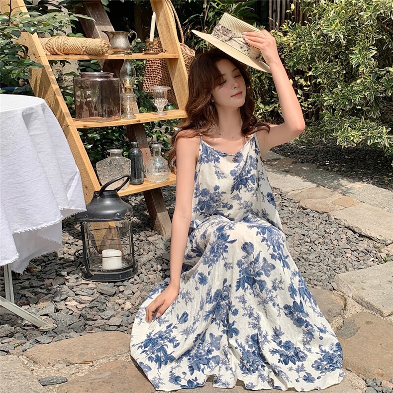 2025年夏季文艺复古植物花卉印花吊带裙可爱甜美,女装连衣裙,诺蝶