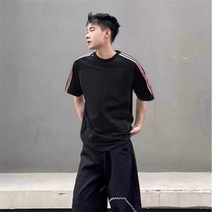 抖音得物品质二开240克宽松纯棉美式潮牌印花三条杠中性风短袖T恤图片