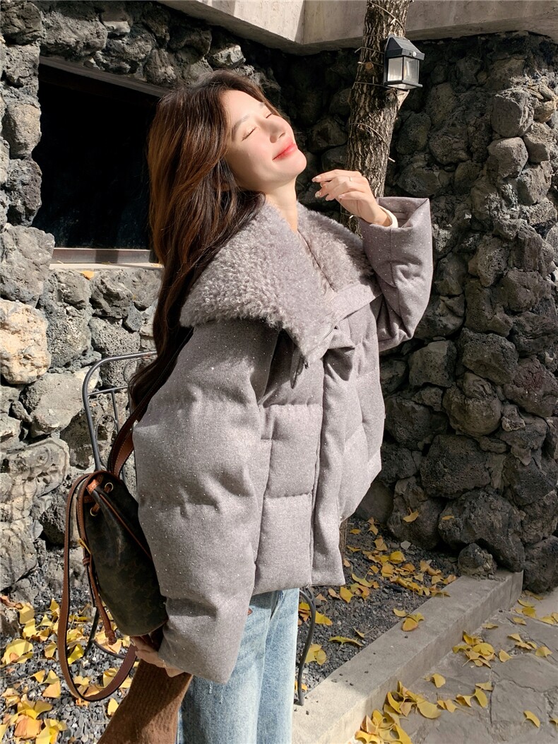 灰色羊羔毛大翻领派克羽绒服2025新款女冬复古洋气巨好看小香外套,女装羽绒服,慧尚依恋