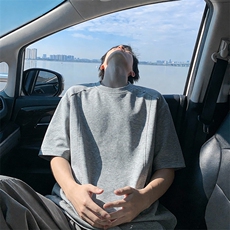 浅灰色