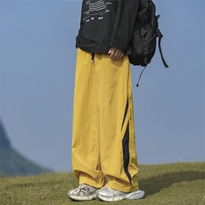 黄色