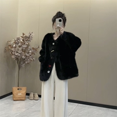 环保皮草外套女短款小香风皮毛一体2025新款设计感毛毛彩扣上衣，女装短外套，2C229