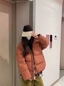 亮色羽绒服外套图片