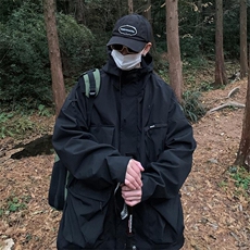 黑色