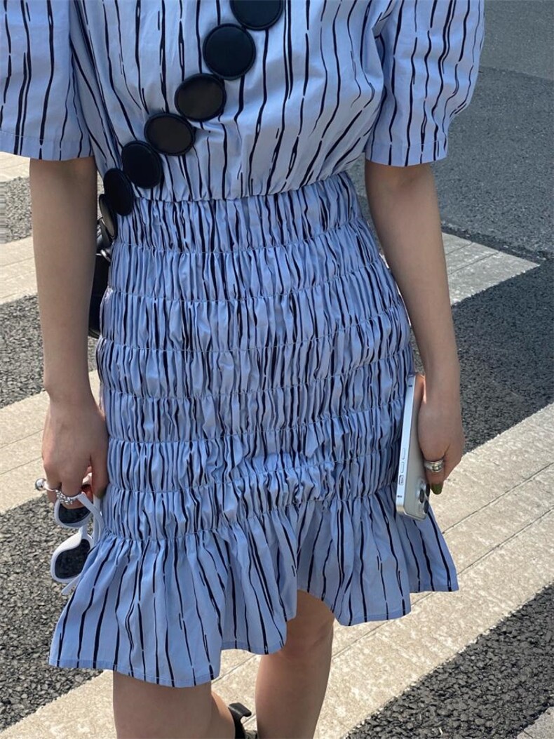 竖条纹褶皱半裙胯大腿粗的福音遮肉时尚辣妹风，女装半身裙，Alissa Lin