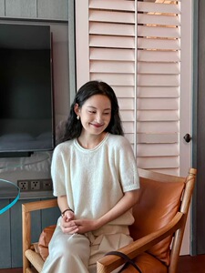 韩版女套头圆领卷边宽松百搭打底短袖图片