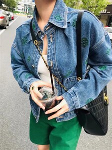 喜欢牛仔外套的宝宝看过来。图片