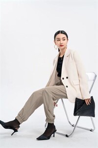 现货小西装两色三码图片