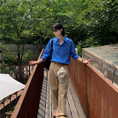 宝蓝色