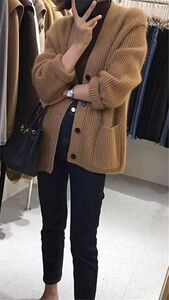秋季新款舒适显瘦时尚百搭元宝针大口袋针织开衫女图片