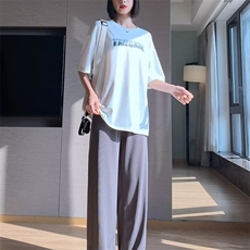 灰色