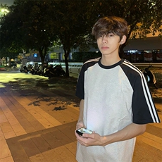 抖音得物品质二开240克宽松纯棉美式潮牌插肩三杠织带短袖T恤，男装T恤，电商A486