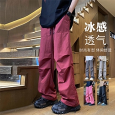 暗红色