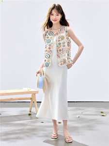 夏季新款现货!2026新中式小清新刺绣马甲+珍珠吊带连衣裙套装女图片