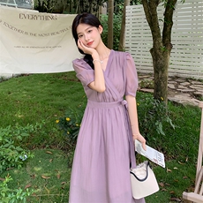 紫色轻熟风V领收腰显瘦连衣裙女2023夏季新款法式气质感桔梗长裙，女装连衣裙，一九零