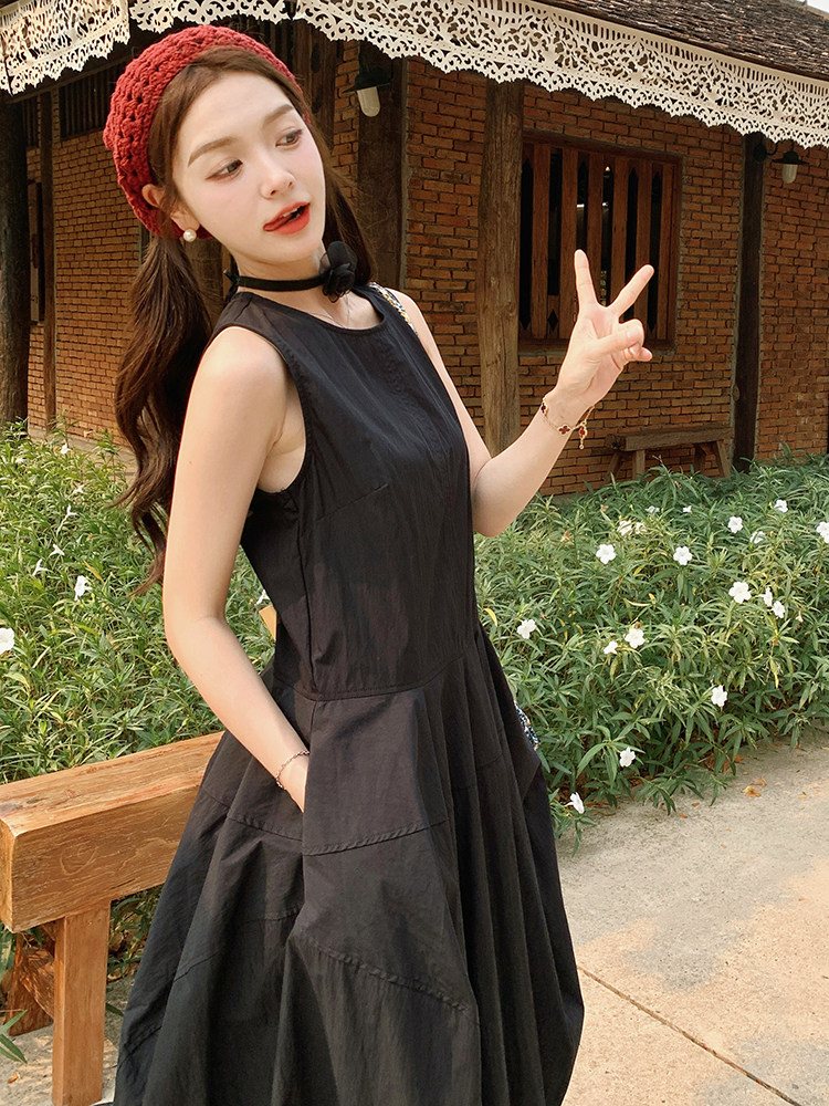 夏季新款高级感简约时尚显瘦背心裙2025女法式休闲无袖圆领连衣裙,女装连衣裙,诺蝶