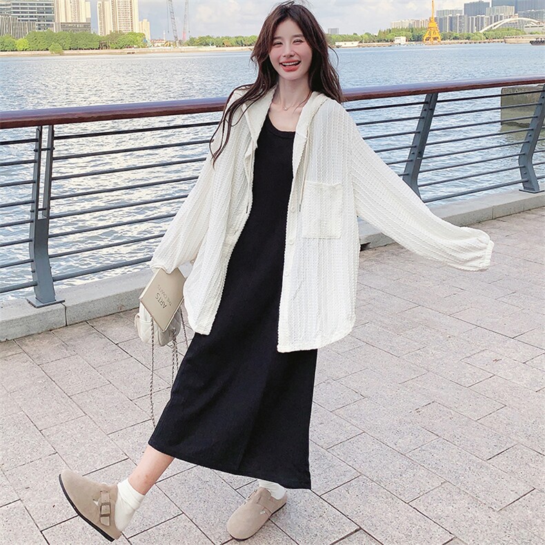 超火又酷又飒背心裙套装女春秋2025新款松弛感穿搭连帽衬衫两件套图片