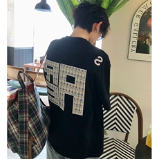 黑色