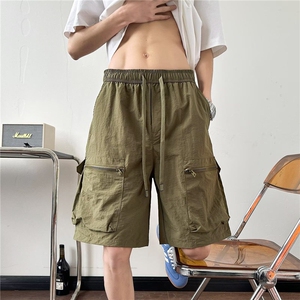 原宿新款潮流气质工装褶皱尼龙大口袋五分休闲裤男无品牌慵懒文艺图片