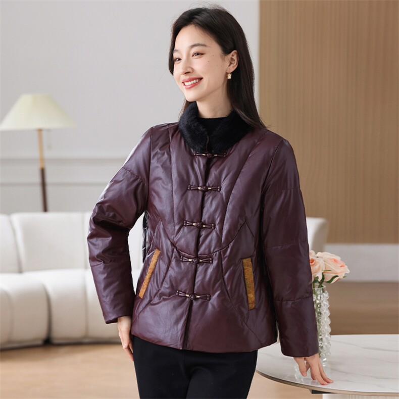皮衣羽绒服女2025年洋气百搭时尚妈妈装冬季大码宽松白鸭绒外套,女装羽绒服,拾衣