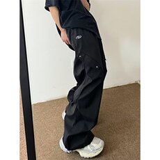 黑色