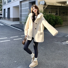 2C217现货皮毛一体羊羔毛外套款号8112P215K328，女装短外套，2C217