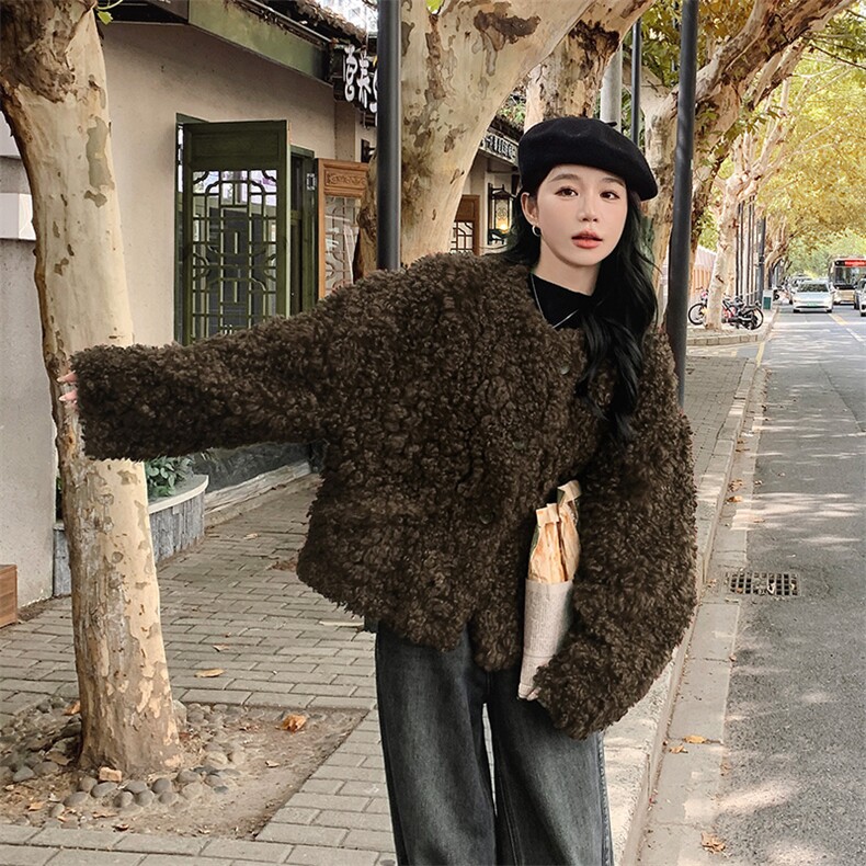 红羊羔毛外套女2024冬小香风加厚短款皮毛一体时尚韩系加绒,女装短外套,2C317A