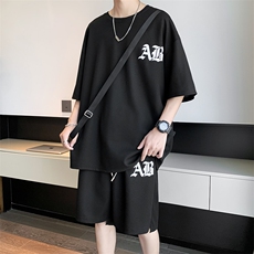 上衣黑色短裤黑色