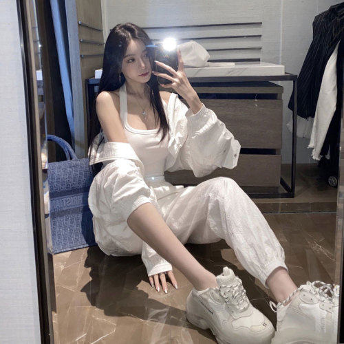 白色韩系穿搭2025春秋季男女同款减龄炸街运动休闲棒球服夹克外套图片