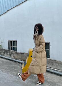 拼色大毛领羽绒服图片