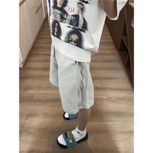 W44-P45美式宽松短裤男生运动休闲纯色夏季百搭简约上衣图片