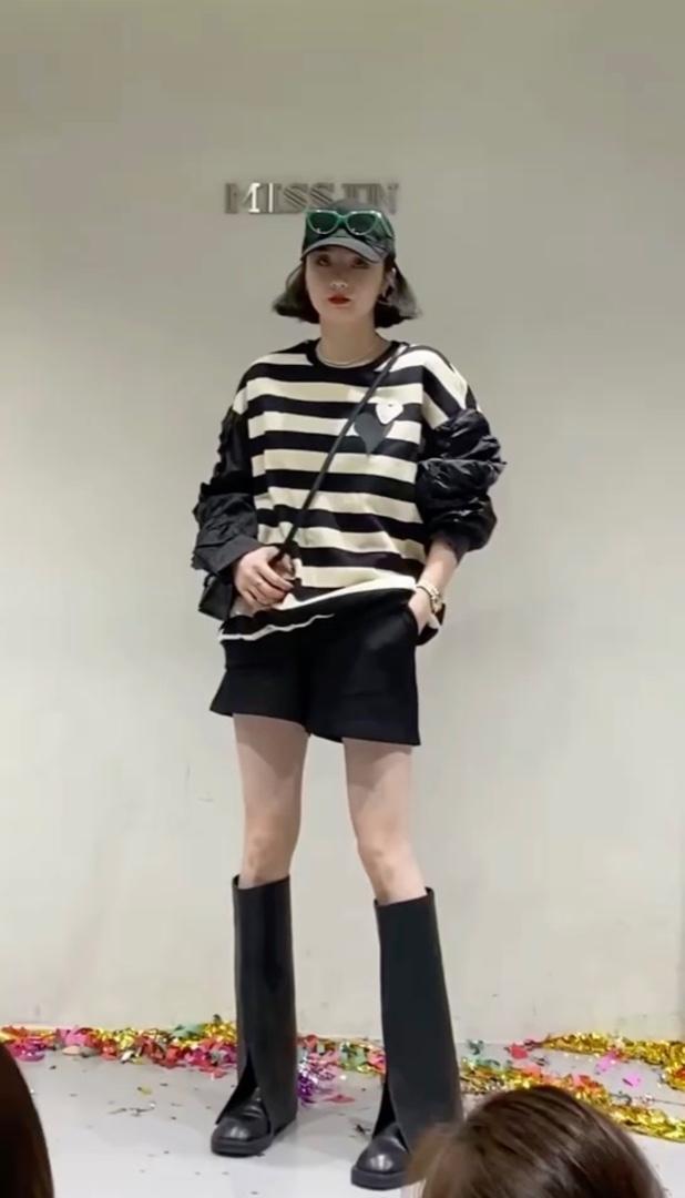 2022春款现货韩版花边袖爱心条纹卫衣,女装卫衣/绒衫,L·H·X