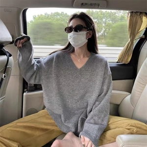 2025年秋季常规通勤套头单件长袖宽松型V领慵懒毛衣，女装针织衫/毛衣，鑫之绒