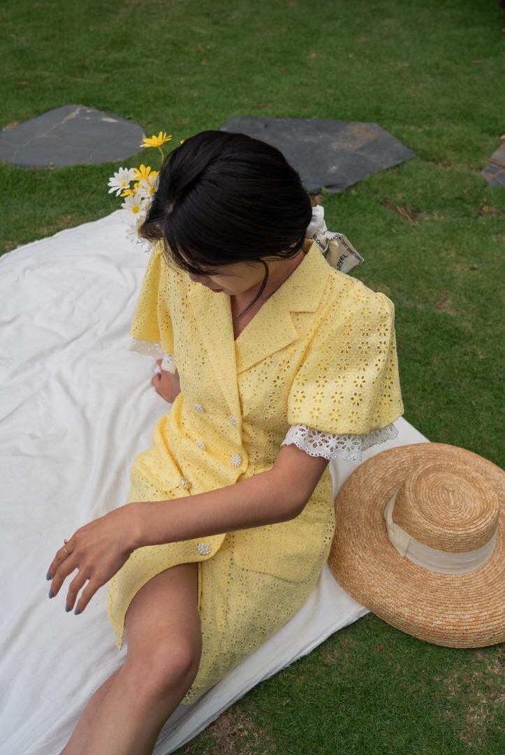 具包容与时髦～刺绣面料廓落肩连衣裙，女装连衣裙，GN