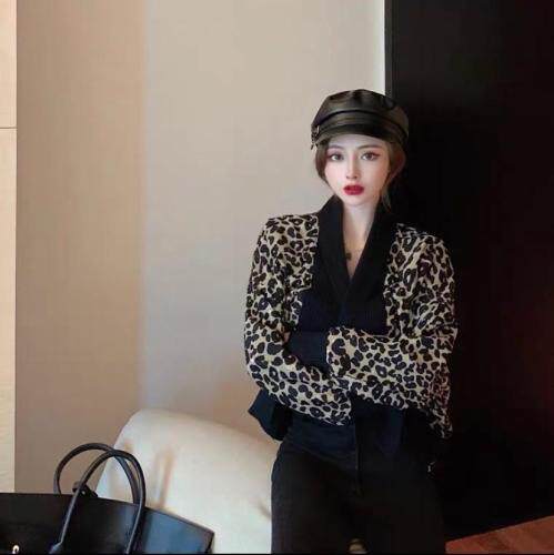 2021秋季新品韩版宽松针织拼接上衣潮短外套，女装短外套，L·H·X