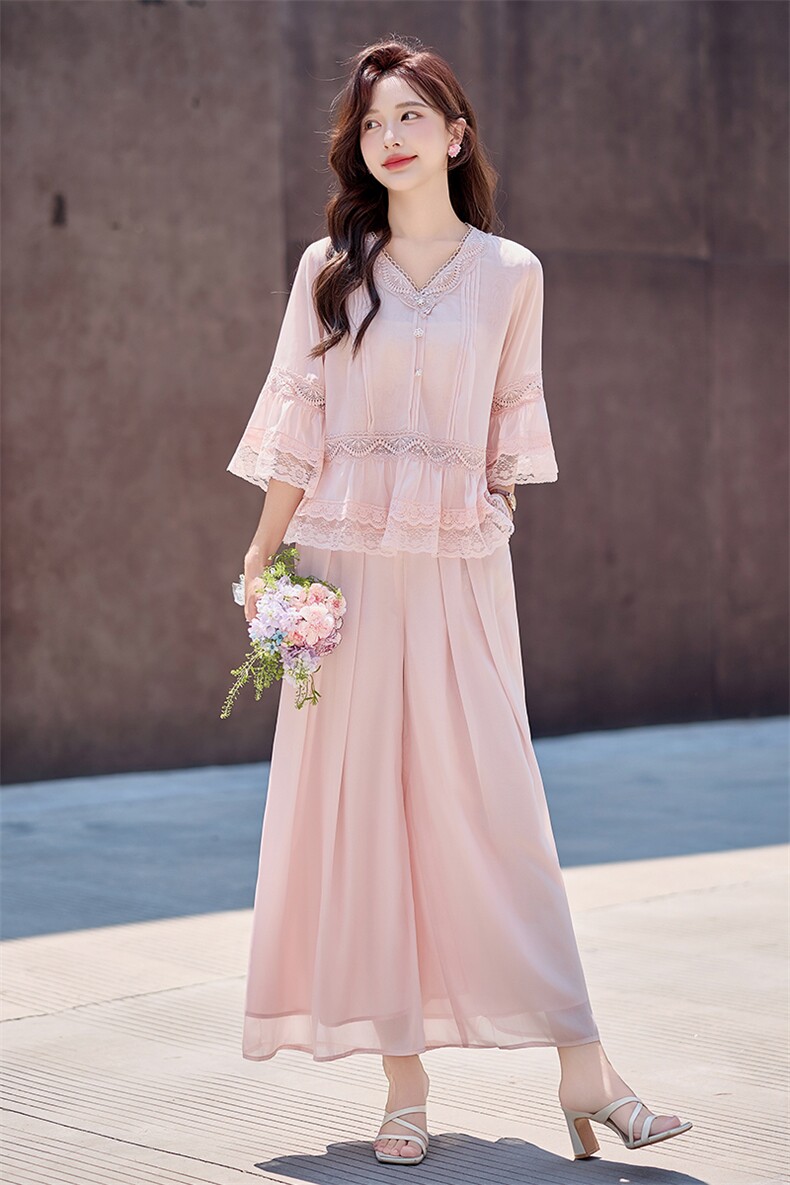 粉色洋气温柔套装女2026夏新款喇叭袖蕾丝拼接上衣阔腿裤裙两件套,女装套装/套裙,水衣源