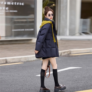 现货！2025冬季新款女时尚气质休闲针织帽可拆卸撞色羽绒服图片
