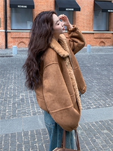 橘色皮毛一体羊羔毛绒外套女冬季2025新款韩系宽松加厚麂皮绒大衣图片