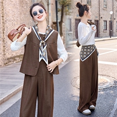 现货2026年秋季新款搭配围巾气质四件套装，女装套装/套裙，依如秀(原杭风阁)